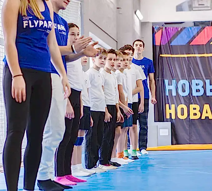 Детская секция прыжков на батуте FLY PARK