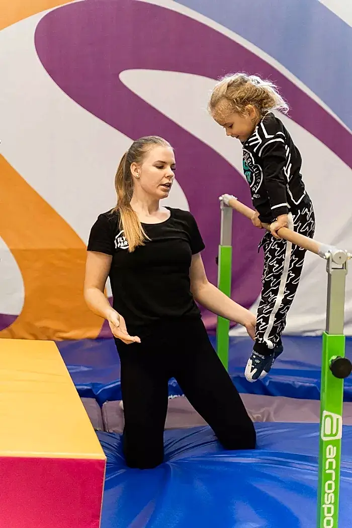 Детская секция гимнастики и акробатики flykids: увлекательные занятия для маленьких спортсменов